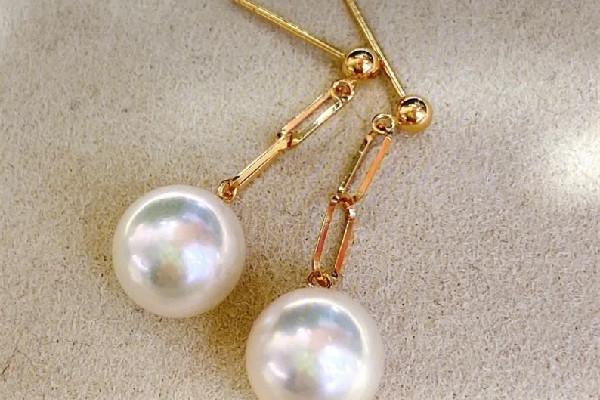 珍珠耳飾會(huì)不會(huì)顯老 珍珠耳飾適合多大年齡 珍珠耳飾會(huì)不會(huì)顯老 珍珠耳飾適合多大年齡