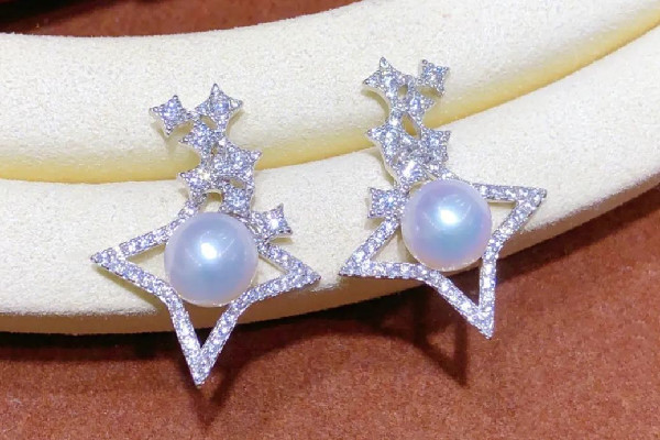 珍珠耳飾適合哪種臉型 珍珠耳飾怎么搭配衣服 珍珠耳飾適合哪種臉型 珍珠耳飾怎么搭配衣服