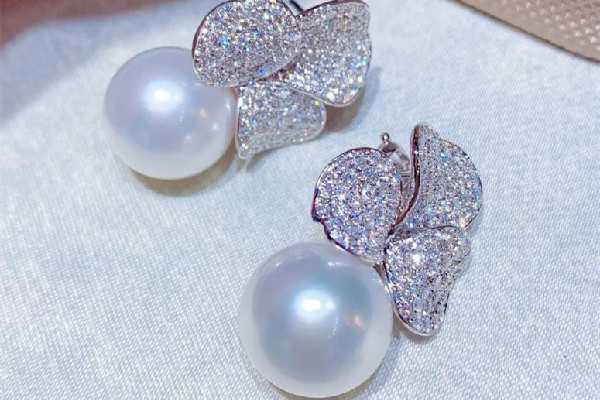 珍珠耳環(huán)多少錢一對(duì) 珍珠耳環(huán)有收藏價(jià)值嗎 珍珠耳環(huán)多少錢一對(duì) 珍珠耳環(huán)有收藏價(jià)值嗎