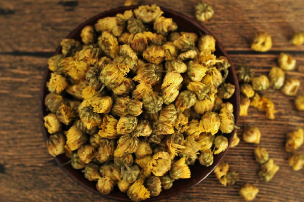 菊花茶買大的好還是小的好 菊花茶買什么牌子好 菊花茶買大的好還是小的好 菊花茶買什么牌子好