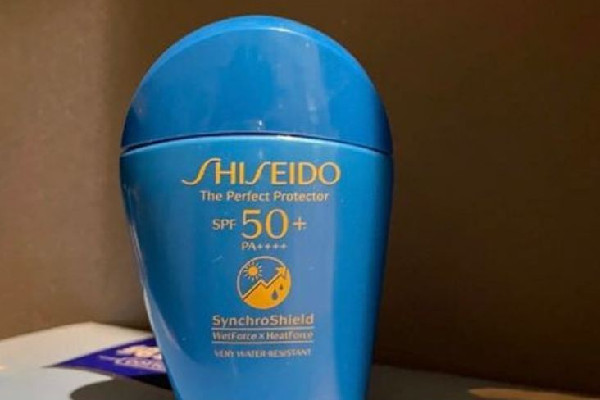 資生堂藍(lán)胖子的用法 資生堂藍(lán)胖子要搖嗎 資生堂藍(lán)胖子的用法 資生堂藍(lán)胖子要搖嗎