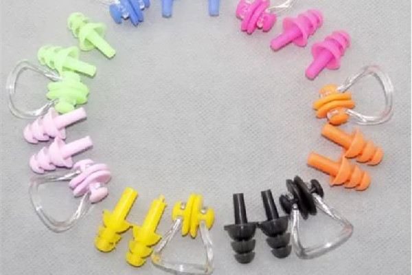 游泳耳塞會(huì)不會(huì)碰到耳膜 游泳耳塞對耳朵有沒有傷害 游泳耳塞會(huì)不會(huì)碰到耳膜 游泳耳塞對耳朵有沒有傷害