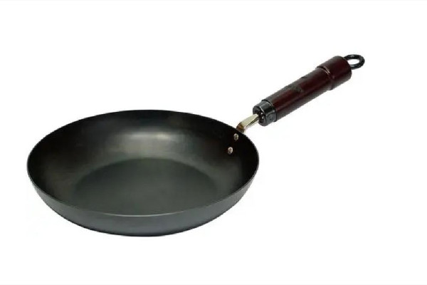 平底鍋是生鐵好還是熟鐵好 平底鍋什么材質的好用安全 平底鍋是生鐵好還是熟鐵好 平底鍋什么材質的好用安全