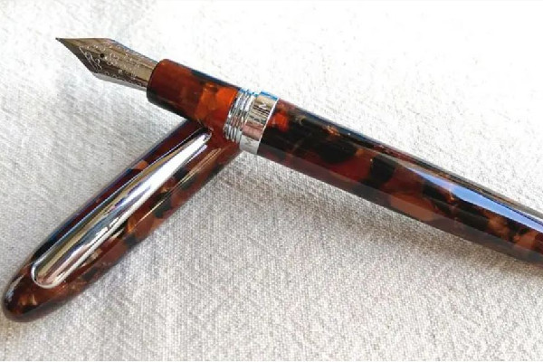 鋼筆會(huì)越用越順滑嗎 鋼筆買(mǎi)回來(lái)直接用嗎