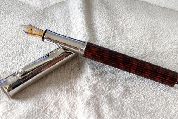 鋼筆會(huì)越用越順滑嗎 鋼筆買(mǎi)回來(lái)直接用嗎 鋼筆會(huì)越用越順滑嗎 鋼筆買(mǎi)回來(lái)直接用嗎