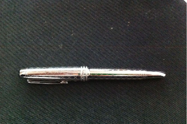 鋼筆可以換不同顏色墨水用嗎 鋼筆用碳素墨水還是非碳素墨水 鋼筆可以換不同顏色墨水用嗎 鋼筆用碳素墨水還是非碳素墨水