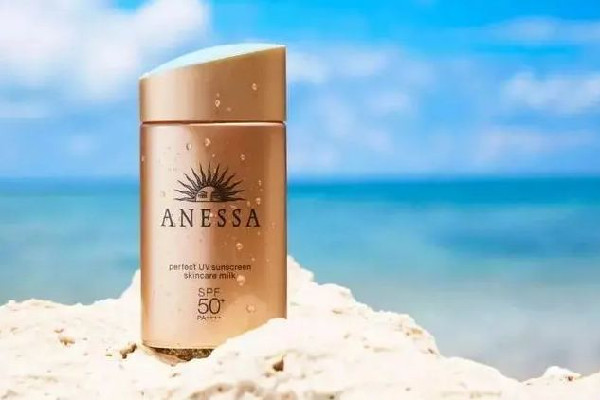 安耐曬會出現(xiàn)水油分層嗎 安耐曬為什么擠出來是水 安耐曬會出現(xiàn)水油分層嗎 安耐曬為什么擠出來是水