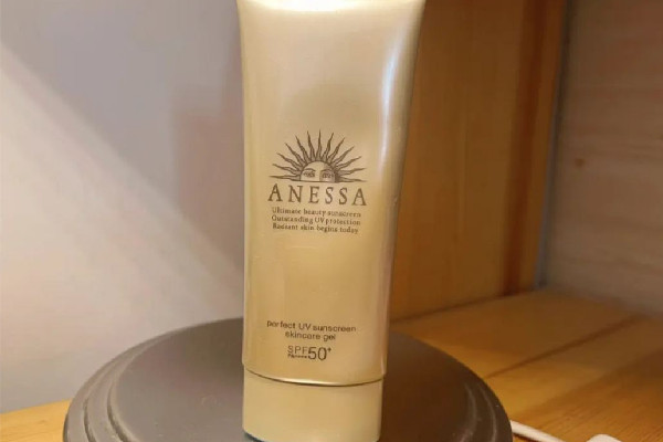 安耐曬會出現(xiàn)水油分層嗎 安耐曬為什么擠出來是水 安耐曬會出現(xiàn)水油分層嗎 安耐曬為什么擠出來是水