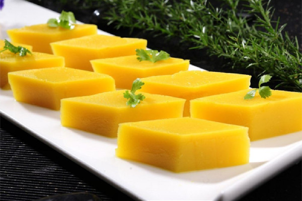 豌豆黃的功效和作用 豌豆黃是甜的還是咸的 豌豆黃的功效和作用 豌豆黃是甜的還是咸的