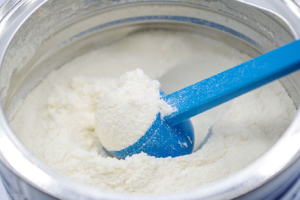 成人奶粉和純牛奶哪個更有營養(yǎng) 成人奶粉的功效和作用 成人奶粉和純牛奶哪個更有營養(yǎng) 成人奶粉的功效和作用