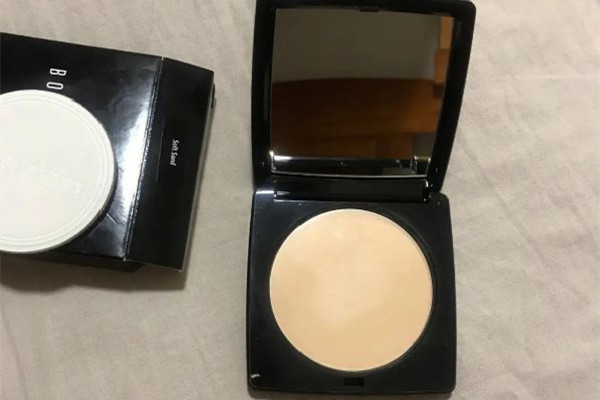 粉餅要買白一個色號嗎 粉餅什么顏色比較顯白 粉餅要買白一個色號嗎 粉餅什么顏色比較顯白